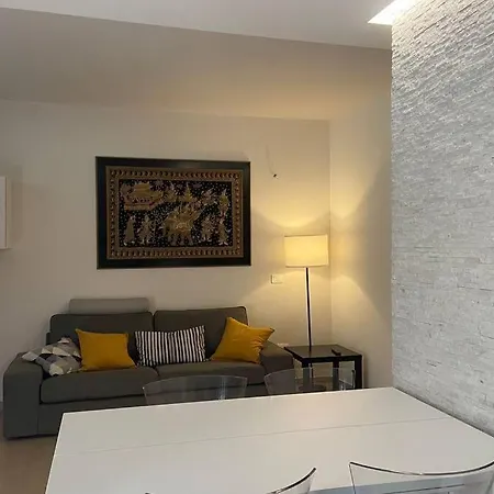 Villa Appartamento Al Piano Terra Con Ingresso Indipendente E Grande Spazio Esterno Vasto