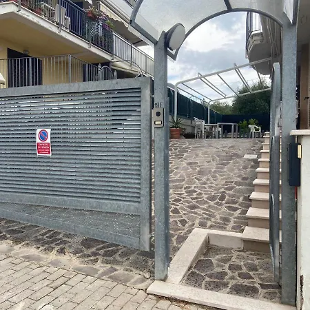 Villa Appartamento Al Piano Terra Con Ingresso Indipendente E Grande Spazio Esterno