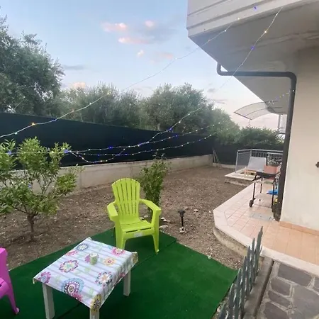 Appartamento Al Piano Terra Con Ingresso Indipendente E Grande Spazio Esterno *