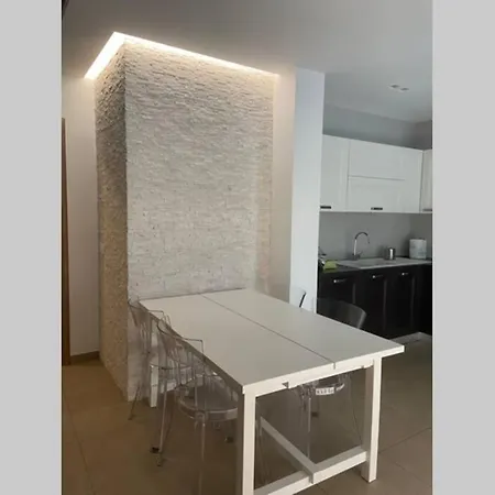 Appartamento Al Piano Terra Con Ingresso Indipendente E Grande Spazio Esterno * Васто