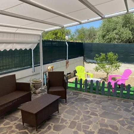 Appartamento Al Piano Terra Con Ingresso Indipendente E Grande Spazio Esterno *